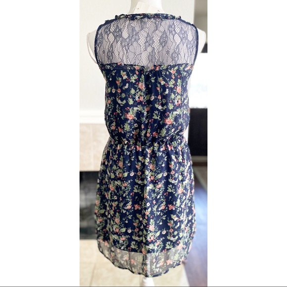 NWT Paris Dress: Floral and Lace Buttons Sweet - Picture 3 of 6